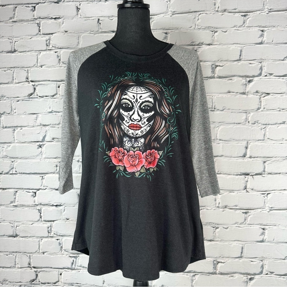 Torrid Muerta Beauty Classic Fit Raglan Tee Black Grey Skull Whimsygoth 00/10